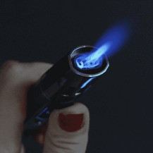 Großes schwarzes Jet-Feuerzeug