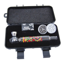 Geschenkset mit Shisha – Mini-Glaspfeife im Totenkopf-Stil, Grinder und Sieb in einer Reisebox