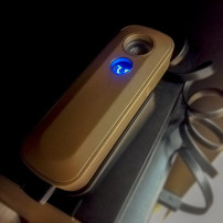Firefly 2+ Vaporizer mit Kontrollleuchte eingeschaltet