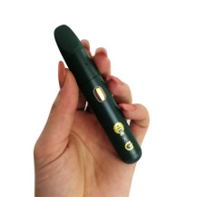 Dr. Greenthumbs x G Pen Micro Vaporizer in der Hand einer Frau