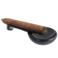 CARBON Ein Zigarrenaschenbecher
