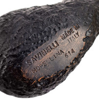 Savinelli Morellina Rust Black 9mm Tabakpfeife - Detail der eingravierten Pfeifenmarkierung