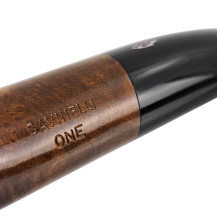 Savinelli One Smooth Brown 9mm Tabakpfeife - Detail der eingravierten Pfeifenmarkierung