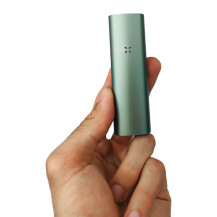 Vaporizer PAX 3 Sage komplett - in der Hand