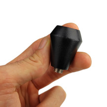 Bongkopf aus Holz, schwarz, 4 cm O19 mm, in der Hand