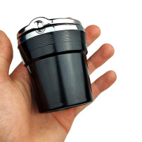Auto-Aschenbecher, schwarze LED, in der Hand