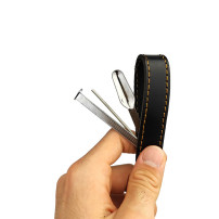 Rohrbesteck mit Ständer, kompakt in der Hand