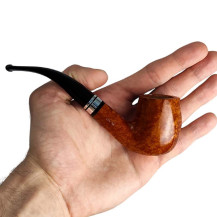 Pfeife SAVINELLI MINERVA LISCIA NAT 9MM 606 in der Hand