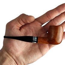 Pfeife SAVINELLI MINERVA LISCIA NAT 9MM 106 in der Hand