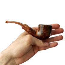 Molina Bent Pot Naturpfeife in der Hand