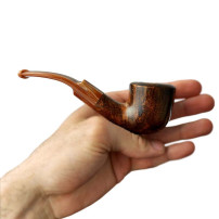 Molina Bent Pot Naturpfeife in der Hand