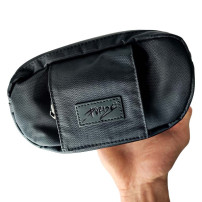 Purize Anti-Geruchs-Gürteltasche in der Hand