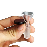 Bong-Puff-Kopf mit bernsteinfarbenem Griff ns14 in der Hand