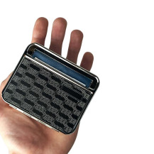 Rollbox Atomic Chrome – in der Hand