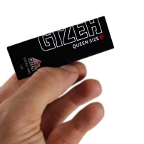 Gizeh Rolling Papers - Queen Size 1/4 in hand
