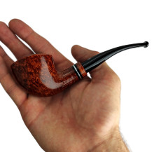 Mastro de Paja Bella Pipe - Light 4 Half Bent Shape - Freestyle in der Hand platziert