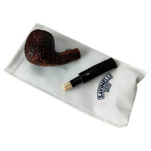 Bruyère-Tabakpfeife SAVINELLI – Tennis Brownblast, braune Farbe und „Bent Apple“-Form – auseinandergefaltet auf einem Beutel