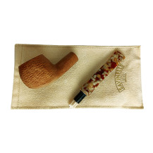 Bruyère-Tabakpfeife SAVINELLI Granola Rust Nat 9 mm, braune Farbe 315, Form „Half-Bent Prince“ – auseinandergefaltet auf einem B
