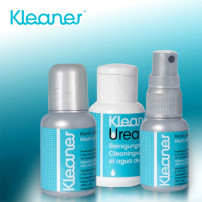 Kleaner-Produkte auf farbigem Hintergrund