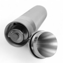 Dope Bros Atman – Elektrischer Grinder für getrocknete Kräuter – Ansicht des abgetrennten Oberteils.