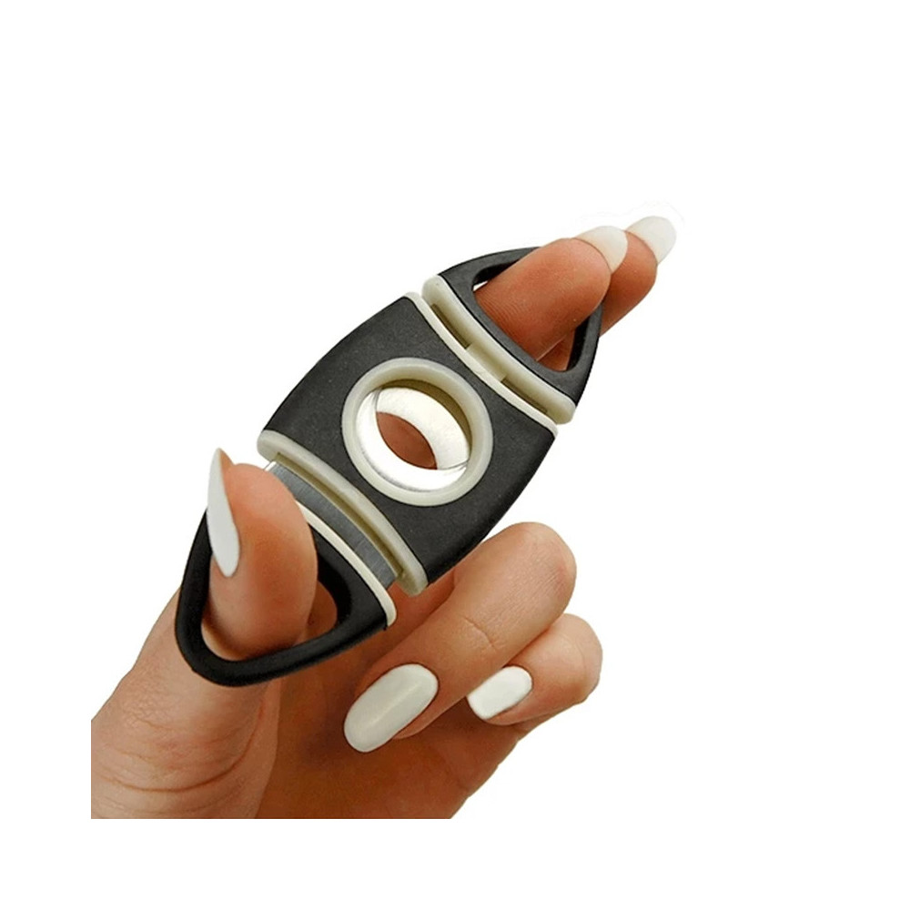Sypuera Klasic Zigarrenschneider in der Hand