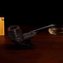 Sypuera Briar 12743 Pfeife – Foto auf dem Tisch mit Feuerzeug und Aschenbecher