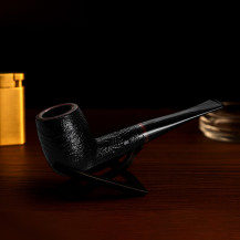 Sypuera Briar 12742 Pfeife – Foto auf dem Tisch mit Feuerzeug und Aschenbecher