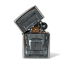 Zippo Trucker Emblem Feuerzeug - halb geöffnet