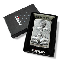 Zippo Feuerzeug „Kniendes Mädchen“ – in Originalverpackung