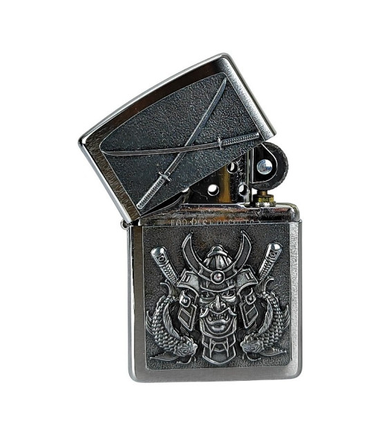 Zippo Samurai Feuerzeug - halb geöffnet